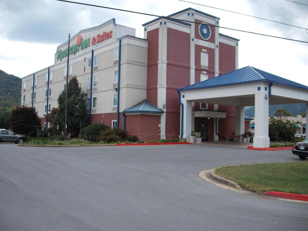 Mountain Inn & Suites Main image 1